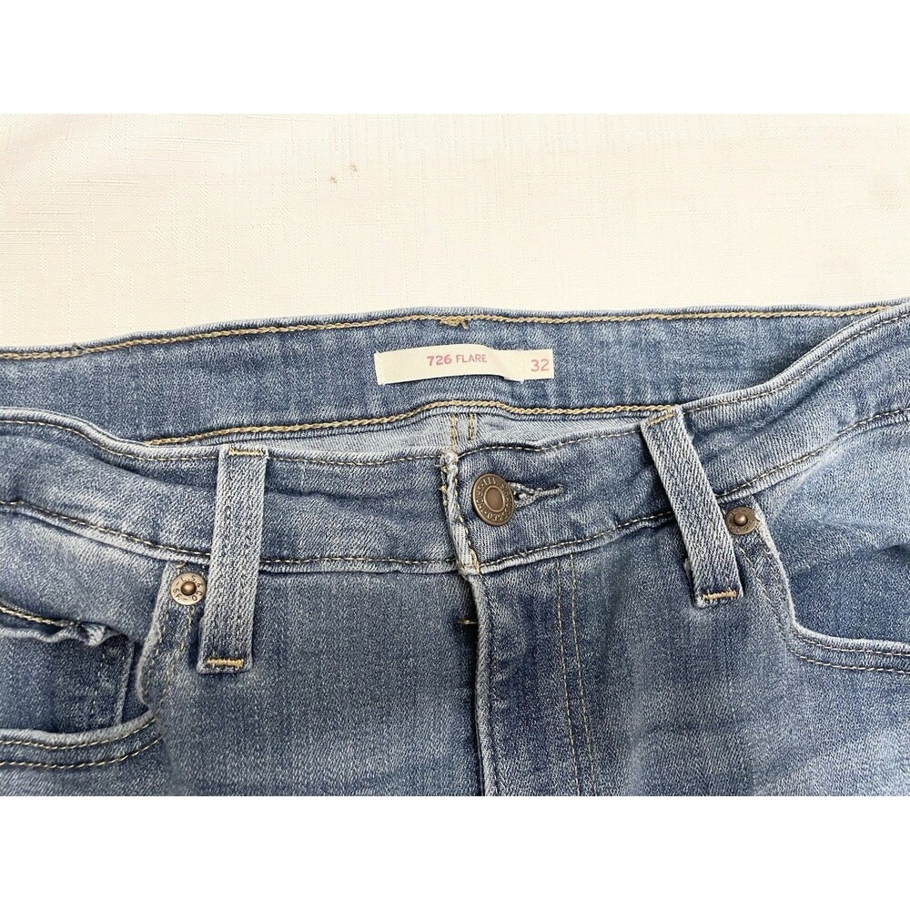 Women's Levi's 726 Flare Jeans Size 32 x 32 Blue Denim Stretch Wide Leg Casual - Picture 3 of 7